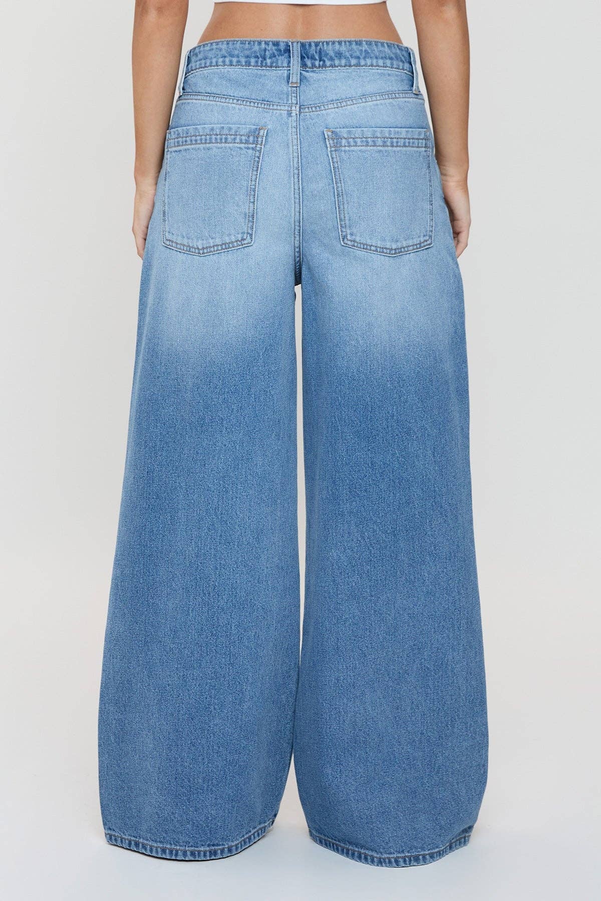 Billie Relaxed Rise Baggy Wide Leg Jeans