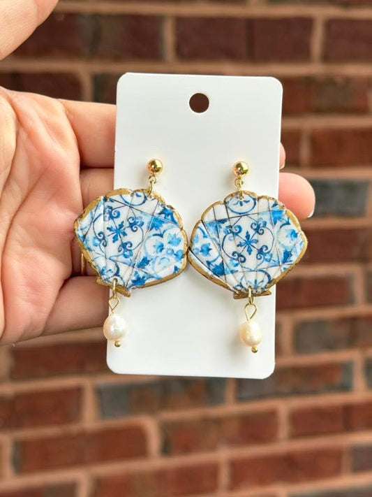 Seashell earrings featuring blue design and faux pearl|7897