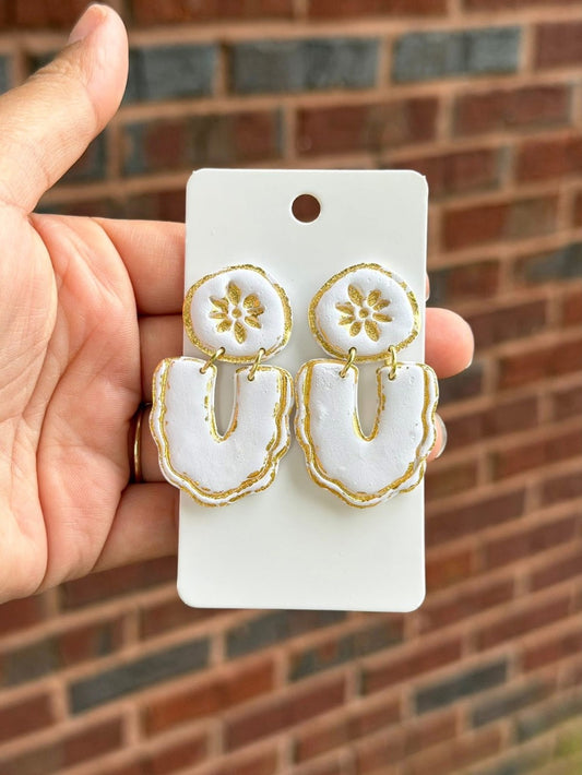 White and golden beach earrings|7908